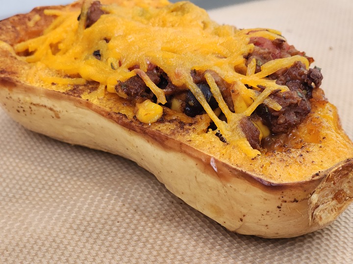 Fiesta Stuffed Spaghetti Squash Thumbnail