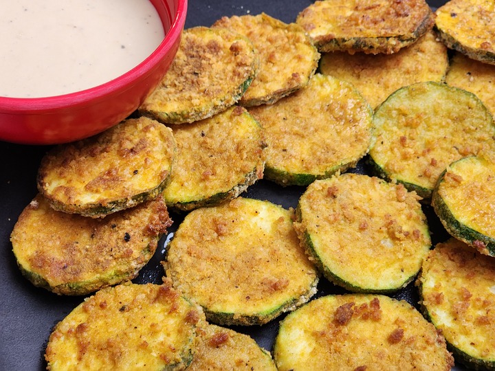 Crispy Zucchini Chips with Garlic Tahini Dip Photo